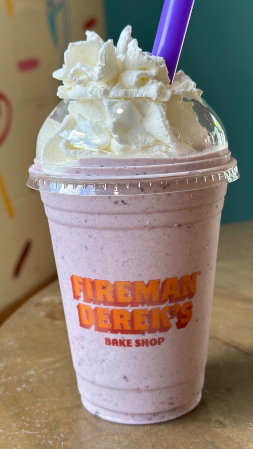 Feeling Berry good today! Guava Berry Pie Shake good 😎 #berrypie #mixedberries #guavapie #miami #shakes #miamidesserts #wynwood #coconutgrove #ftlauderdale #dessert #sweettooth #dessertlovers #dessertsofinstagram #treatyourself #dessertgoals