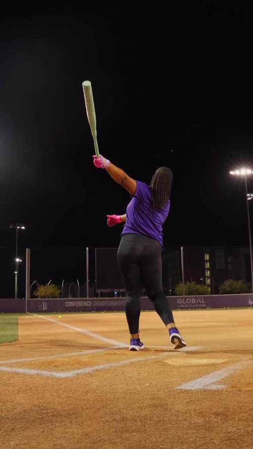 Loud noises with @gcusoftball🤯

#softball #homerun #gcu