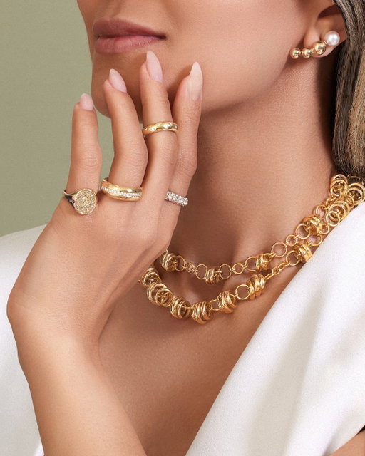 Luxury in its purest form.

#RoyaldeVersailles #RdV #FineJewellery #LuxuryJewellery #StackedRings #YellowGold #Yorkville