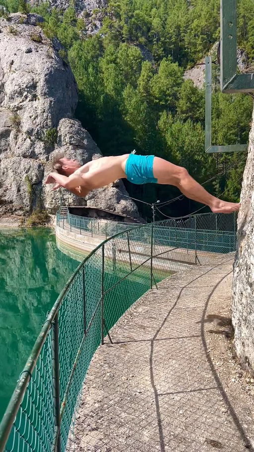 Do NOT try this at Home 💀‼️

Took me 30 minutes to commit to this trick 🤣 thx @alfon.what for the spot @shifer_what for the inspirational @nele_2903_ for filming 🔥 I want to come back and jump from the top next time 😍