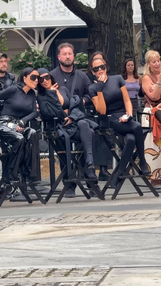 Back in New York, Kim Kardashian, along with mom @krisjenner and sister @khloekardashian arrive to the public viewing of the @nike @skims “Bodies of Work” performance at the New York Public Library showcasing the debut collection. 

Video: @nikarajohns