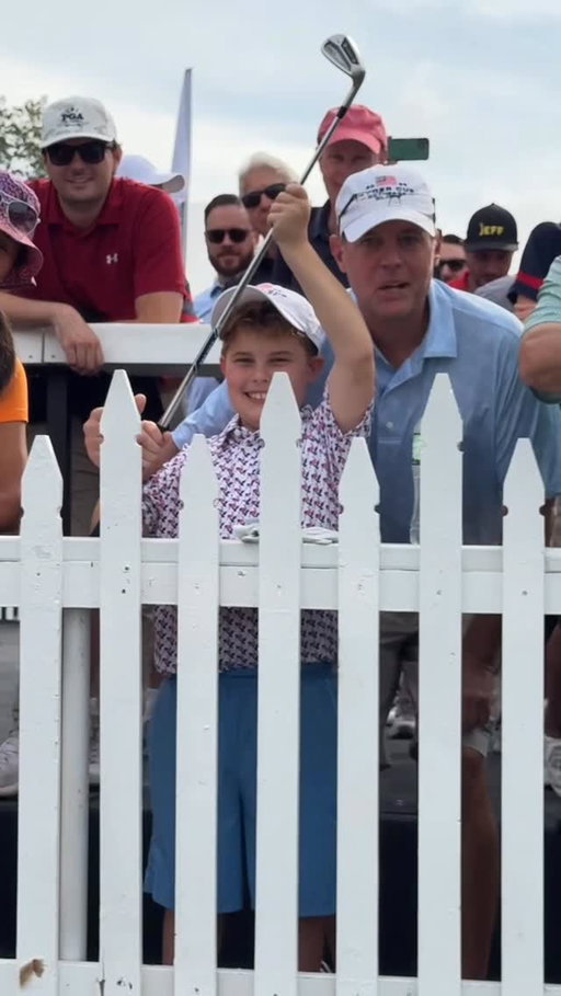 Sam Burns gave this lucky young fan his 9-iron. 🥹