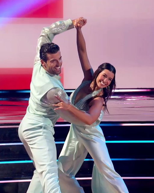 Jen Affleck and pro Jan Ravnik perform a Quickstep to “Take On Me” by a-ha. #OneHitWondersNight #DWTS