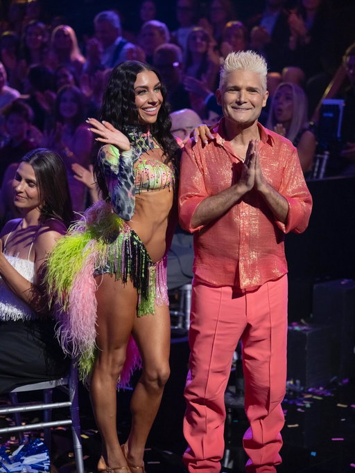 Corey and Jenna, we will miss your cool energy in the ballroom 😎 Everyone show them some love as we say goodbye! #DWTS #OneHitWondersNight