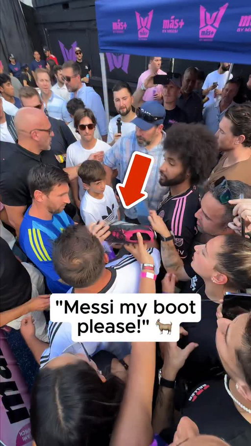 What would you get signed by Leo if you had the chance??

Si tuvieras la oportunidad, ¿qué le pedirías que te firme Leo??

#MasbyMessi1v1
#1v1WorldCrown
