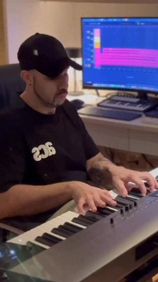 Experimenting with a new Sound. New sound, New Show. Coming in 2026. Music has become too saturated and with the rise of AI, it’s easier than ever to become a music producer with no musical training. 😏 I’m Getting back to my roots and more Piano, raw live instruments. The world needs this right about now. @3verynightmusic