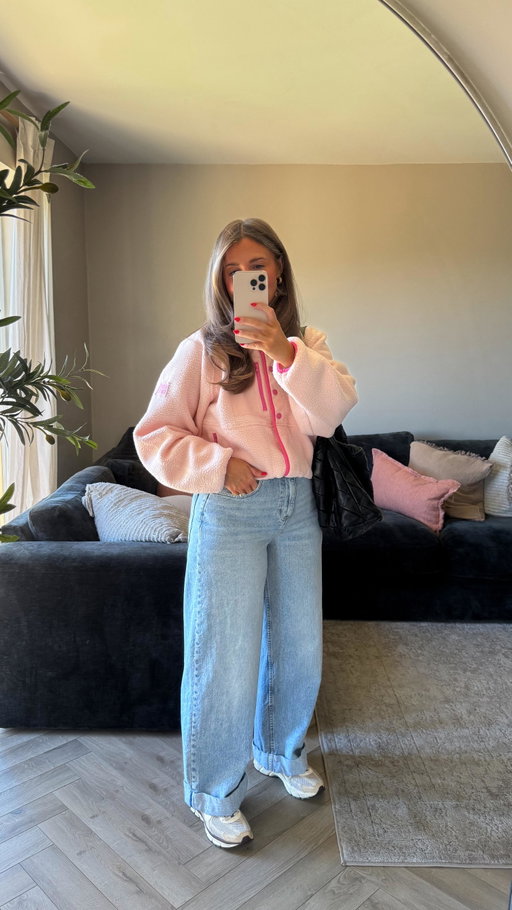 Your sign to add a baby pink fleece to your wardrobe 💖🌸💘🎀 

@gympluscoffee is the TRUE DEFINITION of, if I like it, I’ll just grab it in another colour. YES SIR I SHALL, count me in x 

(PS SOFYD takes 20% off everything EEEK YAY, best news ever!!!!!) ad