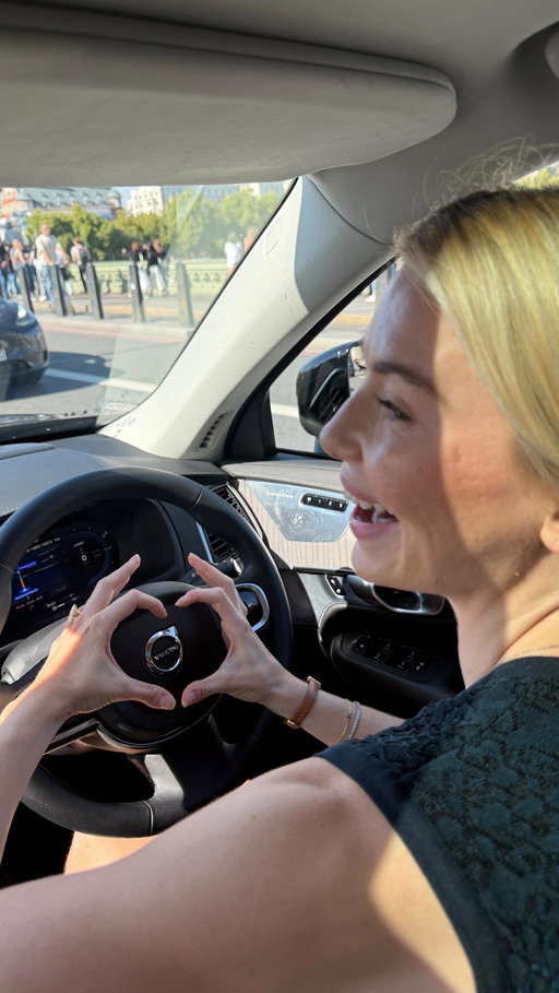 From sports car to school run 🏎️🚨🚘. 

After far too many thefts, I promised myself the next car wouldn’t be high up on anyone’s “most wanted” list… enter the Volvo XC90. Not exactly thief bait, but absolutely perfect for this new chapter.

Because when you marry a man with kids, suddenly handbags aren’t the only precious cargo. Who knew? 👀

And honestly? I think I’ve been converted. Comfort, space, and dare I say… style? There’s no going back.

Shall we make these drive & chats a regular thing? Car confessions feel like the safest space of all ♥️♥️♥️
