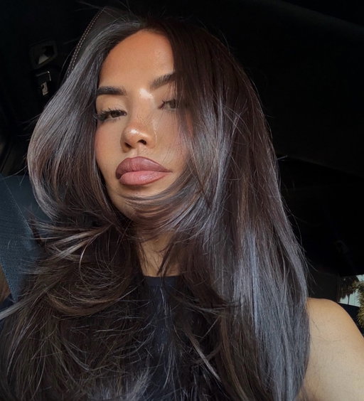 A little refresh for fall 🤎 color and cut by @taunidawson 
Hair details:  level 6 ash, bump base, gloss and tone🫶🏼
Styled with @ghd_northamerica hair tools