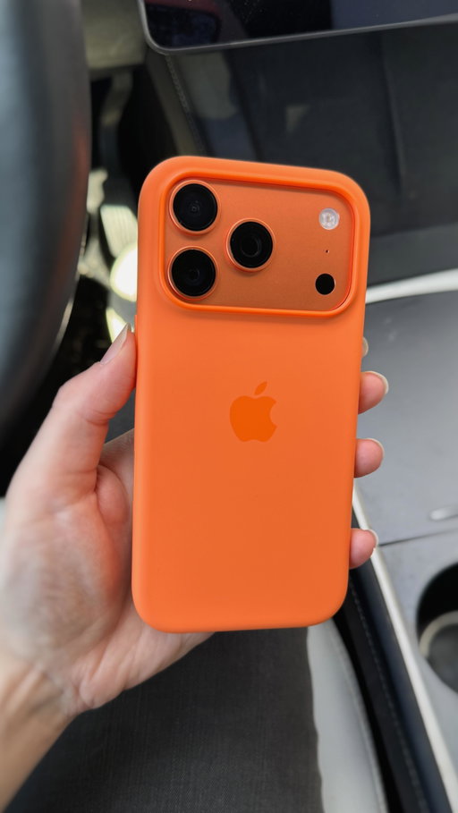 Moving down the Apple Logo on the new iPhone 17 Pros messed up my fave case from Apple… but that’s okay :) now I’m even more Peachy now 🍑🧡🍊🎃🦁🥕🔸🟠🟧🔶