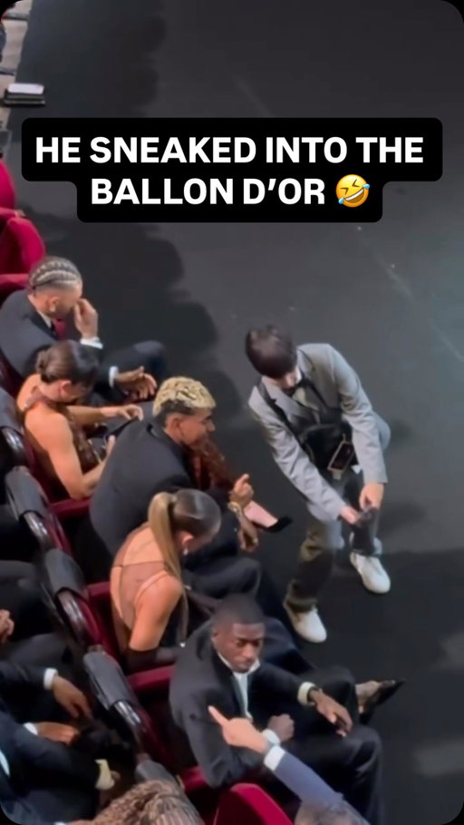 Lil bro sneaked into the Ballon d’Or 🤣

🎥 via @karzmaa04
