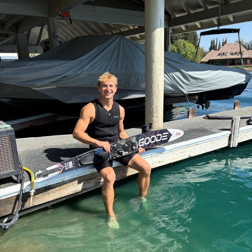 1@41 off this weekend! For the last five years, I’ve had three goals on paper for waterski tournaments. Run 39 off, trick 10,000 points and jump 200’. Each year, I came up short. Within the last two months, I’m so happy to have completed those goals and join the list of less than 15 people to ever do it. So many incredible individuals have helped me along the way. To my amazing parents and coaches, I cannot thank you enough! @bellacqualake3 #waterski #westcoast