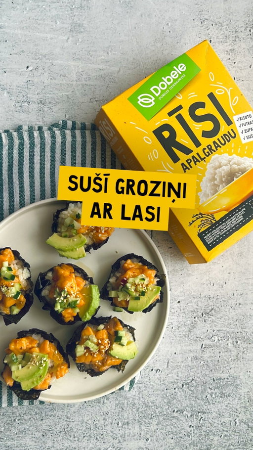 Mazliet citādākā veidā pasniegti suši! 🍣 Šie sušī groziņi ar maigi ceptu lasi un svaigiem dārzeņiem ir gan garda uzkoda viesībām, gan īpašs našķis pašiem sev. 🍚 Protams, pamatā Dobeles dzirnavnieka apaļgraudu rīsi.