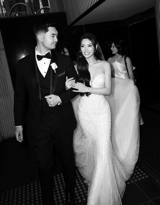 Ashley & Eric — a celebration layered with tradition, luxury, and the kind of energy that filled every frame.

Bride: @missashlxy

Photo: @voga_weddings
Stylist & Florist: @annawangstylist
Venue: @hyattregencysydney @hyattweddings
Makeup: @linda_mua
Hair: @chrisstylesmaihair @chrisstylesstudio
Gown: @normaandlili
Suits: @lupobianco_suits @peterjacksonau
Morning Attire: @meshki
DJ: @djnamsyd @djsuae
Cake: @bisoucakes
Hair Colour: @hm_hair_art
Signage Bear: @bearishsydney
Car: @wowlimousines
Entertainment: @seriesofeventsaus
Setup: @jkdstudioau
Stationery: @kindlyinvited
Lash: @linda.beautycare
Lighting: @show_pro
MC: @robert_galati
Shoot: @deanandnancyon22
Signage: @pristinedancefloors
Photobooth: @tillysphotobooth
Fireworks: @seriesofeventsaus
Skin: @lasersydney
Flooring: @iconic.dancefloors

#vogaweddings
#sydneyweddings #sydneyweddingphotographer #sydneyweddingvideographer #sydneyweddingvenue #sydneyweddingstylist #sydneyeventplanner