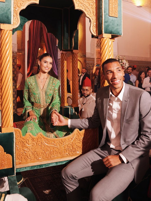 This week, tennis player Félix Auger-Aliassime and equestrian Nina Aliassime tied the knot in a stunning wedding at the Selman Marrakech hotel. “There was beauty in every direction you looked, whether it was at the Moroccan greenery, the intimate crowd of 120 people dressed in colourful attire looking on proudly, or at the love that was pouring down the stage under the flower-filled arch,” Félix says. While the groom wore a sleek Dior tux, Nina wore a custom Vera Wang wedding gown, alongside a Moroccan kaftan and a floral dress by Lebanese designer Geyanna Youness.

Tap the link in bio to go inside the couple’s romantic wedding in Morocco.

#VogueArabia 

في حفل زفاف أسطوري بفندق سلمان مراكش، احتفل هذا الأسبوع لاعب التنس فيليكس أوجيه ألياسيم بزواجه من الفارسة نينا ألياسيم. يصف فيليكس أجواء الحفل قائلًا: “كان الجمال يملأ كل زاوية، من المساحات الخضراء المغربية إلى الحشد الحميم الذي ضم 120 شخصًا يرتدون ملابس ملونة، وصولًا إلى الحب الذي كان يتلألأ على المسرح تحت قوس الزهور”. بينما ارتدى العريس بدلة توكسيدو من تصميم “ديور”، تألقت العروس نينا بفستان زفاف من تصميم فيرا وانغ، بالإضافة إلى قفطان مغربي وفستان مزهر من إبداع المصممة اللبنانية جيانا يونس.
انقروا على الرابط في البايو لمشاهدة لقطات من حفل زفاف الثنائي الرومانسي في المغرب.