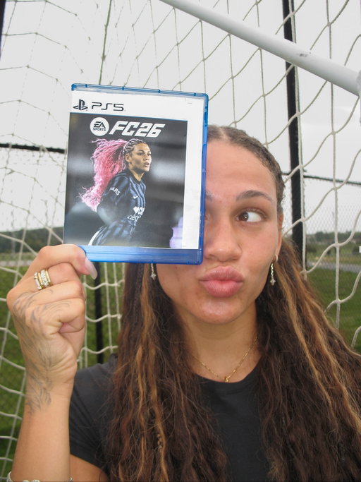 It’s that time of year 🤩 Big thanks to @easportsfc for my copy of #FC26, can’t wait to get going 💫🎮