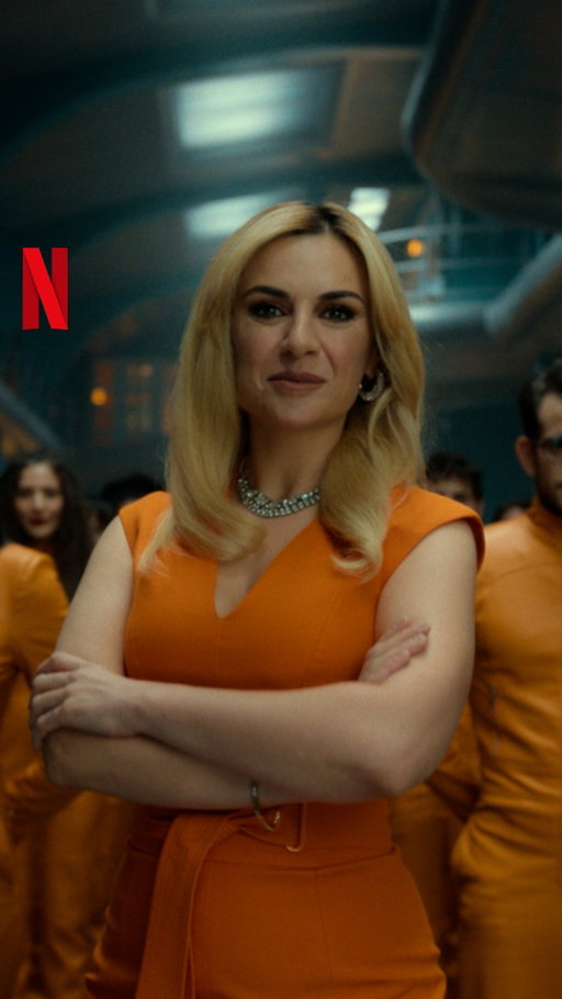 Dacă tot ar trebui să trăiești sute de metri sub pământ, măcar să arate așa buncărul.
🎬 Billionaires' Bunker