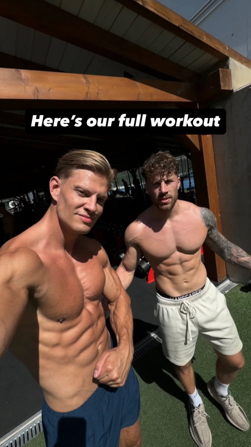 Full Pull workout (back, hamstrings, biceps), all reps and sets 👇

* T-bar row 3 sets van 6-8 reps
* Hip thrust 2 sets van 8-10 reps
* pulldown machine 2 sets van 6-8 reps
* lying hamstring curl 2 sets of 8-10 reps
* incline reverse db fly 2 sets of 10-12 reps
* standing db curl 3 sets of 6-8 reps
 
Save this post and give it a try 🔥