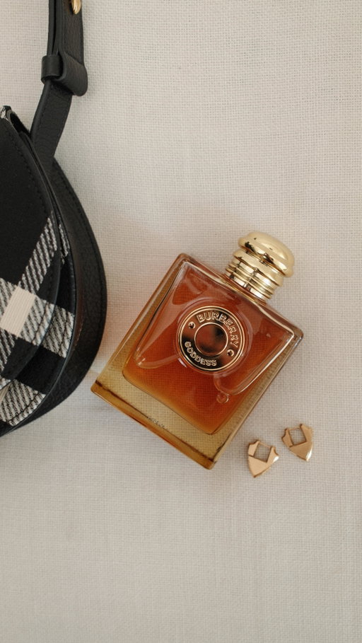 #ad Step into the new chapter of Burberry Goddess Eau De Parfum - where the signature trio of vanilla extracts meets the calming touch of lavender essence, the brightness of raspberry accord, and the depth of a suede leather accord. A scent that evolves with you, from dawn to dusk. Available at @theofficialselfridges @burberrybeauty #BurberryBeauty #BurberryGoddess #fragrance
