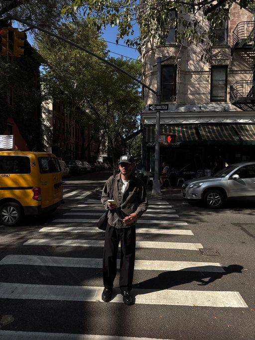 early fall strolls in nyc ☕️

.

#nyc #menstyle #coffeeshop #westvillage #falloutfit