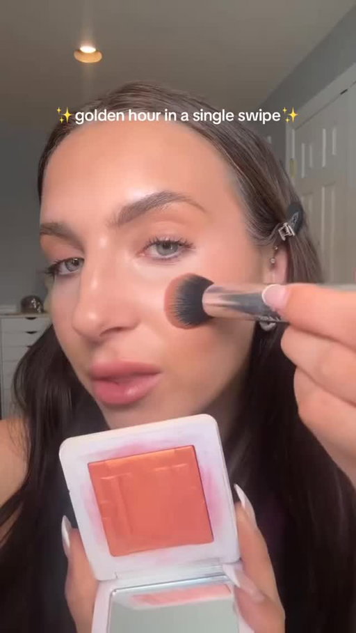 golden hour in a highlighter✨ sold out multiple times last year for a reason!
🧡 🔥 shade “fire opal” from Haus
Labs
✨ gel powder formula glides and has an airbrush blend
STUNNING shade for that summer glow all year round!
@hauslabs 

#hauslabspartner #hauslabs #hauslabsbyladygaga
#bioradiantgelpowderhighlighter #highlighter #makeuphack #ladygaga #hauslabsbyladygaga