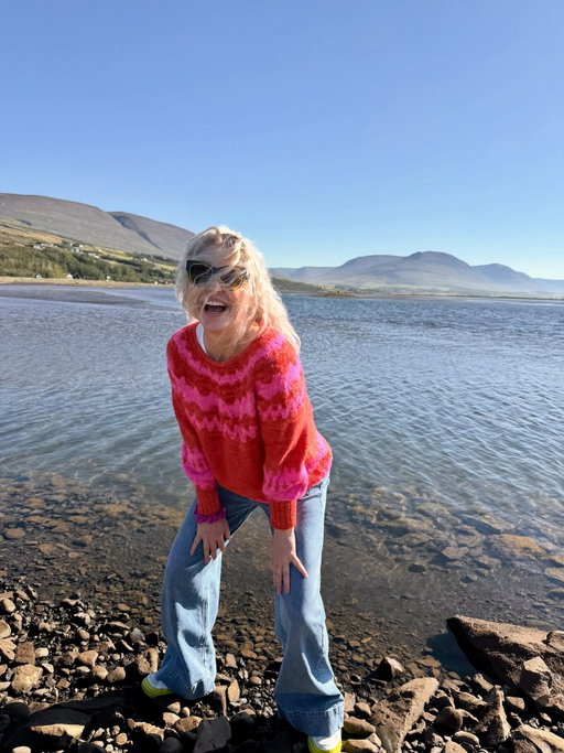 To say that I’m obsessed with this sweater is an understatement.

Sweater designed by @eddalilja called Bláskel, using Valkyrie Fibre colorways Lava and Noon Flower. Head to @garnigangi to pick out your favorite colorways so you can make your very own Bláskel sweater.
