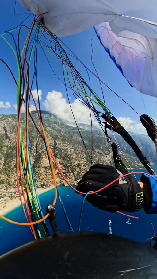 Craziest 10 seconds of my life 

#paragliding #acrobatics #flying #crash
