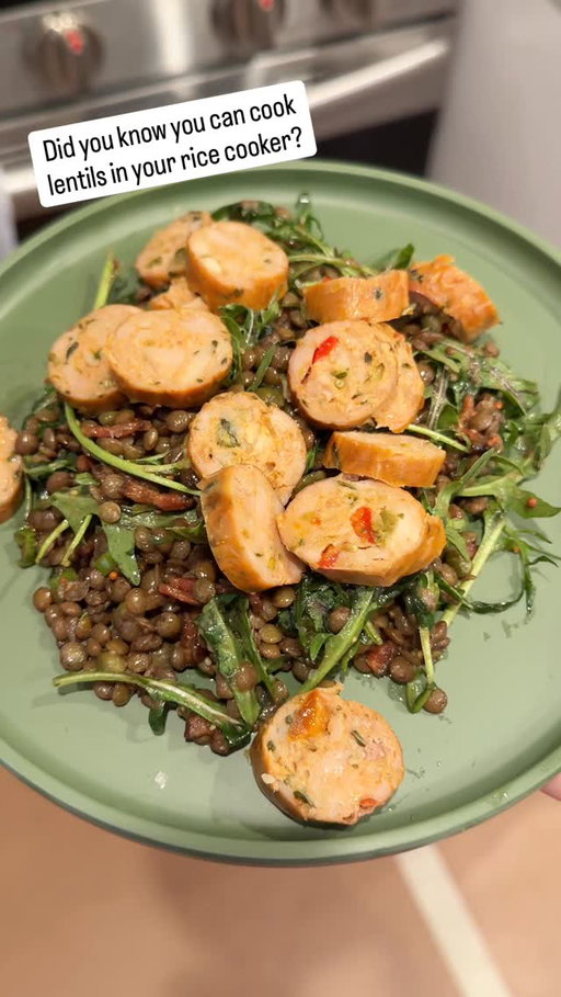 Since it’s now officially autumn, I think it’s time we bring back warm lentil salads! This one features French green lentils — cooked in rice maker! 🙌🏻 — crispy bacon, scallions, capers, and a really simple, flavorful vinaigrette that takes mere minutes to make.

To my base recipe I added a few generous handfuls of wild baby arugula (always in my fridge!) and a couple tablespoons of freshly chopped tarragon. Honestly, tarragon is such an underrated herb. It works really well here, but feel free to experiment with any herbs you love or need to use up.
 Enjoy as is or top with a little extra protein. I roasted some mild Italian chicken sausage and it was everything I hoped it would be and then some. 10 outta 10, add this to your fall dinner (or meal prepped lunch) rotation immediately!

FOR THE RECIPE✨comment “recipe please” below and I’ll send it your way!

https://www.wellseasonedstudio.com/lentil-salad/

#lentils #saladrecipe #easyrecipe