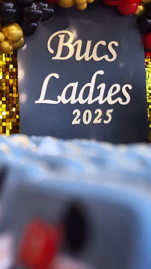 Had such a great time with the girls to kick off the 2025 football season! Thank you to everyone who made our GNO a success! ✨🍸

@buccaneers
@uniontampa
@thesiskiss
@madisonkateonthetrend
@hawleytruckers.tampabay
@summerkatecookieco
@dreamhousebounceevents
@stoneyclover
@skin_pharm
@unionthreestudio
@beam

📸 🎥 @vanessawenzlphotography