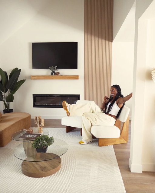 Probably needed a hug, but I bought another crib instead🥲🤭 Just listed on @airbnb , if you’re in Vegas and need a place to stay, check the link in my bio! 

Interior designer @armanishanea_ 
All behind the scenes work 🐐 @cbmgllc 

#lasvegas #airbnb #lasvegasairbnb #homedecor #decorinspo