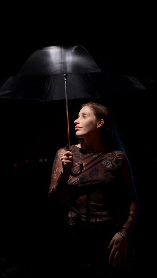 Creating this cinematic rain scene with just TWO lights! #lighting #cinematic #amaran #amaranGo #tutorial