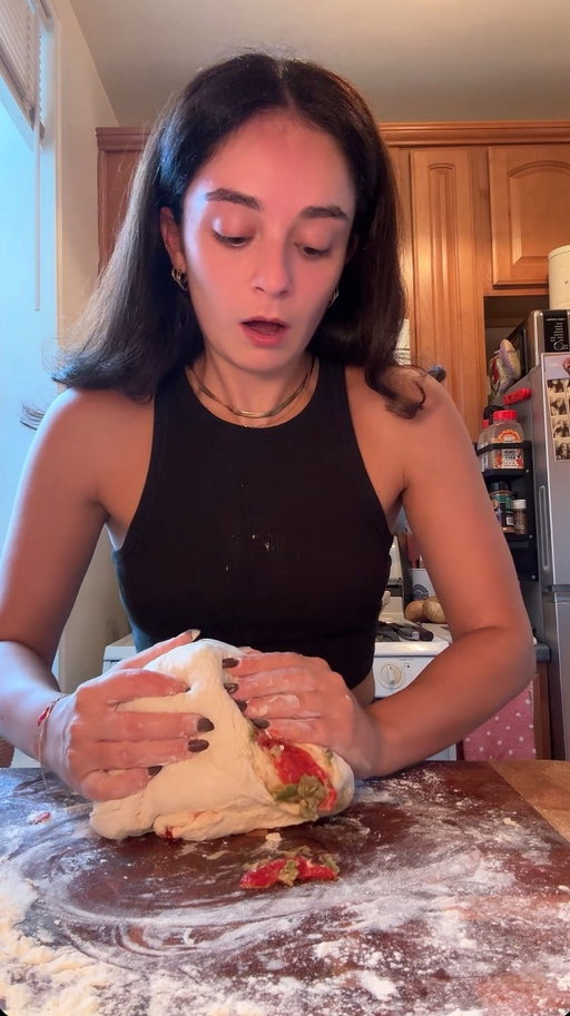 💥 📣 MAKING AN ELOISE ROASTED PEPPER & OLIVE SOURDOUGH LOAF... it gets messy and chaotic (again)

#sourdough #eloise
#sourdoughstarter #howto
#sourdoughbread