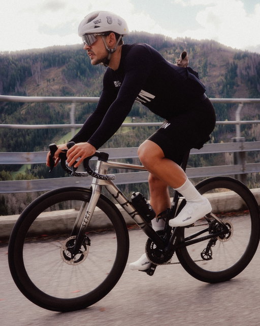 SYN Dolomites day 2 | Furkelpass and Plicia.
As we expected rain all day we settled for a shorter loop yet it turned out so gorgeous and completely dry and hot 🥵 The steep and quiet Furkelpass definitely did it for me! 
Even having to plug the Archetype tyre twice couldn’t ruin it 🤪
📸 of me by: @tommy_ktt @narren_hand & @maxemilian_wittig 
-
-
#ridewithfriends #groupriding#cyclinglife#fromwhereiride#lifebehindbars#justrideit#ridebikesbehappy#sekabikes#syncc