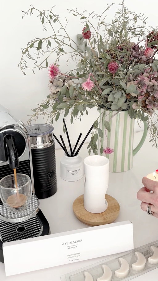 Coffee’s on. ☕ Wax melt oozing your favourite fragrance… 🌿
Breathe…it’s Saturday...you made it. ✨
Turn your space into a vibe with our natural soy melt collection at the link in bio