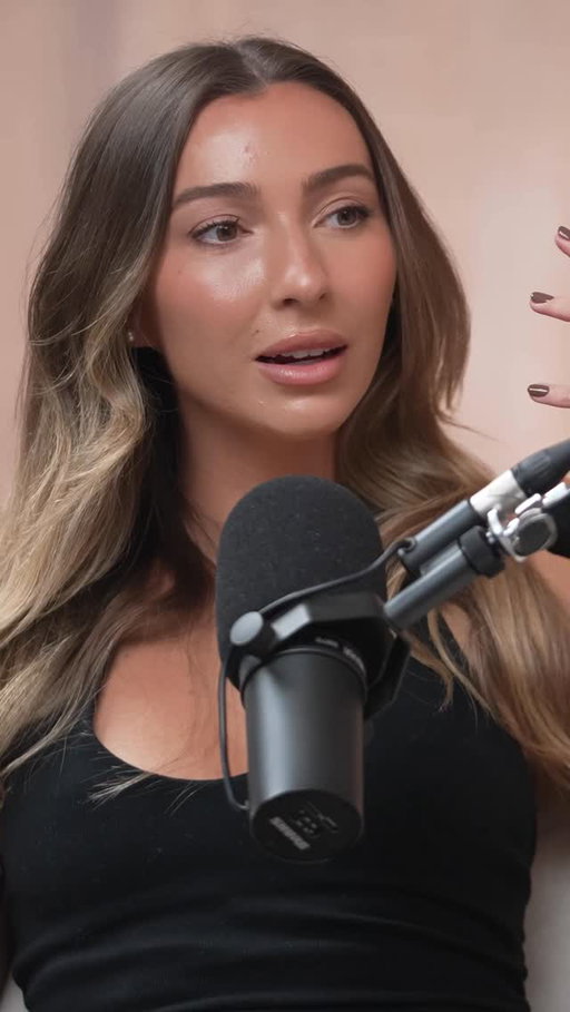 Did you know this can happen when you breastfeed? 🤱 

We have a brand new episode live now with health nutritionist @stephrobinnson to share some shocking facts about your health! 😲 

@oliviabentleyk 

Listen to the latest episode out now, wherever you get your podcast! 🎧

#privatepartspodcast #madeinchelsea #livbentley #stephrobinnson #nutritionist #comedypodcast