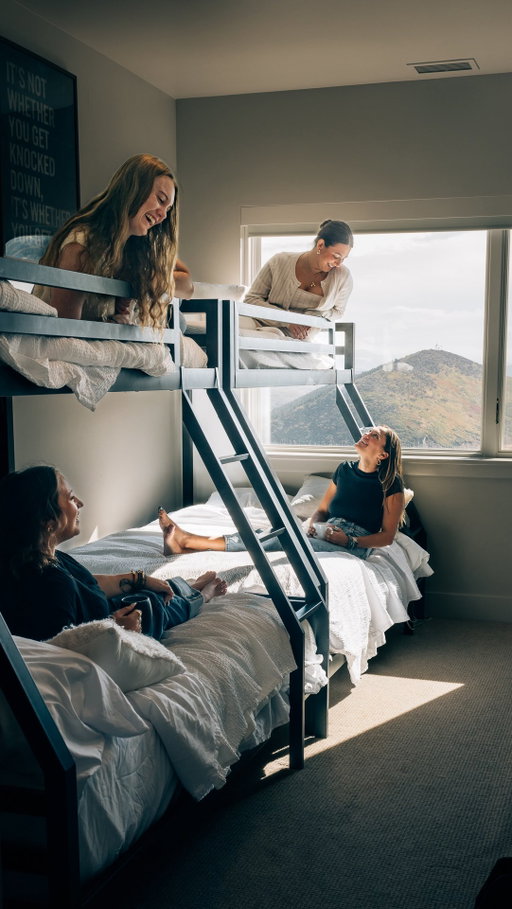 So grateful for this job @mounthiddengems 🥹

Spending the week with 9 influencers and content creators all under one roof sounds like recipe for chaos right?? Not here!

This was honestly the most chill group of people I have ever traveled with! We spent the week in Park City, Utah capturing content for sooo many local businesses and brands! 📸 

PLUS being around so many other people who just get it seriously reignited my creative spark ✨ 

So grateful for these people who I now call friends 💙 

#influencerlife #contentcreator #travelcontentcreator #travelgram #parkcity #marketing