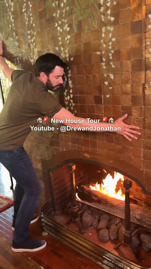 Have you ever seen a glass fire place?! 😍
