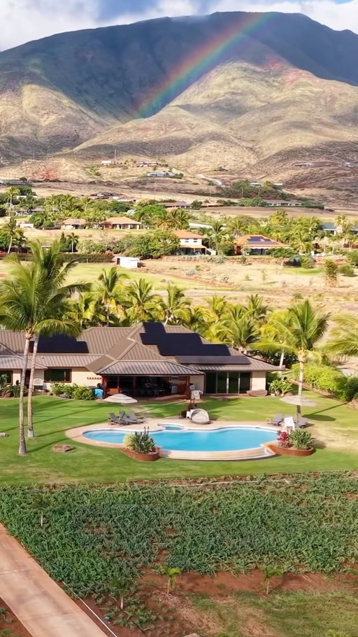 Rich because I've seen this with my own eyes.

📍 Maui, Hawaii
🔗 Link in bio to book your paradise
🔎 Places to stay in Hawaii, things to do in Maui, Hawaii vacation rentals