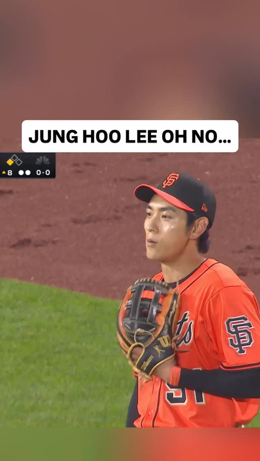 Jung Hoo Lee thought it was the end of the inning so he threw the ball into the stands… it was only the second out of the inning so the runner on first moved to third

#Giants #SanFranciscoGiants #JungHooLee #MLB #Baseball #MLBBaseball