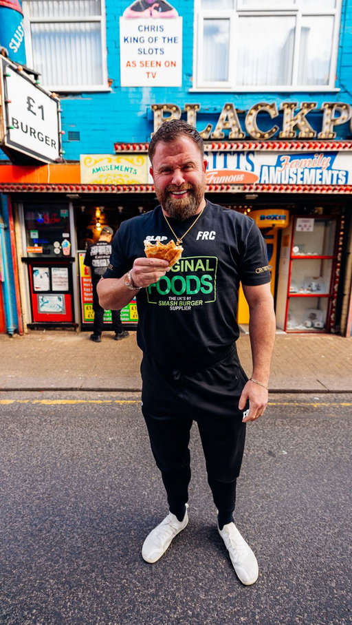“BLACKPOOLS £1 BURGER” 🍔 I travelled over 250 miles to visit the famous £1 burger shop in Blackpool, home of the legendary OG £1 Burger that’s gone viral… 

#foodreviewclub #foodcritic #foodreview