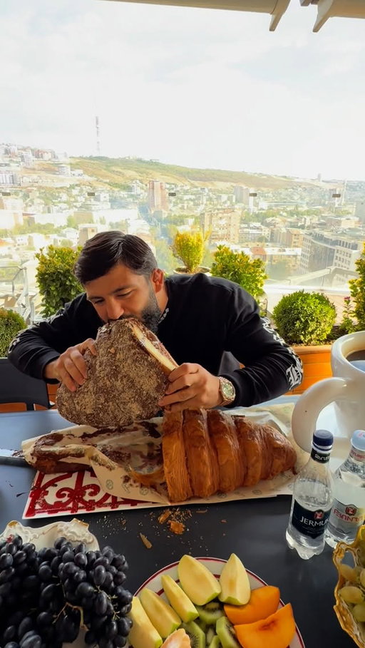 Пригласили на чашечку кофе ☕️ 🥐