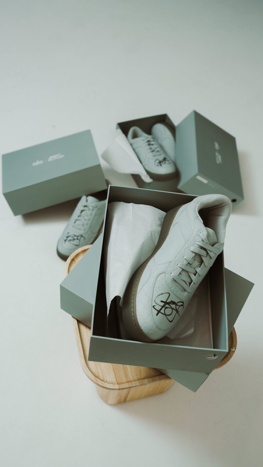 ALO + Jimmy Butler. Enter to win a signed pair of the Jimmy Butler Recovery Mode.

No purchase necessary. Open to legal residents of the United States who are at least 18 years old at entry. Void where prohibited. Giveaway ends 10/1/25 2:00pm PST; winner(s) will be selected at random and notified on 10/1/25 via email. Full terms and conditions available at the link in bio.

Giveaway Entry Times on October 1:

Beverly Hills: 10 AM – 2 PM 
Valley Fair: 10 AM – 2 PM 
Miami Design District: 11 AM – 3 PM