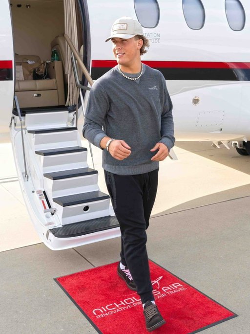 Good luck to @jaxsondart on his first NFL start. Team NICHOLAS AIR is behind you all the way! ✈️🏈 #YourJetIsReady