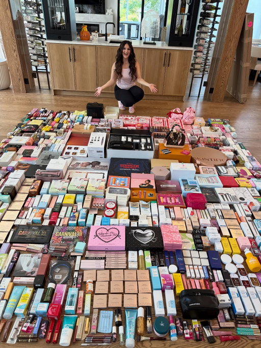 WINNERS:
@whatdoyou_meena 
@rachel8213 
@alanamarie920 
@irishred_75 
@ the people’s princess, Emma.

INSANE 17 MILLION GIVEAWAY!!! 

HOLY SH*T! I am so grateful to have hit 17 million followers on Tik tok! I love you so much! Thank you thank you!

5 Winners & 5 Grand Prizes (one per winner):
- Dyson Airwrap
- Louis Vuitton Bag
- $500 Sephora Gift Card
- $500 Ulta Gift Card
- POV PR Box

How To Enter:
* Like This Post
* Follow @mikaylajmakeup and @povbeauty
* Share This Post to Your Story 
* Tag Three Friends

Bonus Entries:
* Follow Mikaylanogueira on Tik Tok
* Follow pointofviewbeauty on Tik Tok
* Hit REPOST button for the Giveaway on Tik Tok
* Comment and Like the Tik Tok announcing this giveaway
* Comment what you want to win 

DO NOT RESPOND TO SCAM PROFILES CLAIMING TO BE ME AND ASKING FOR ADDITIONAL INFORMATION, YOU DO NOT HAVE TO DO ADDITIONAL STEPS. 

This giveaway will end on October 4th at 11:59PM EST. Winners will be announced the following day, October 5th on my Instagram Stories. This giveaway is not affiliated with Instagram. This giveaway is open to US RESIDENTS ONLY.