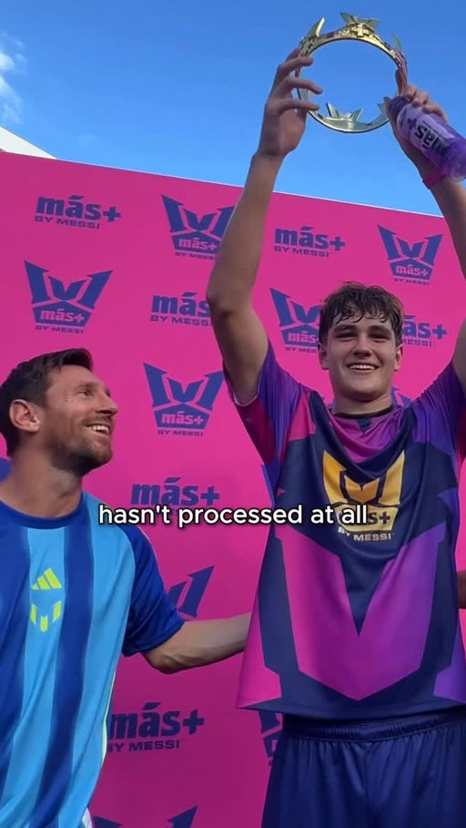 Crowned in Miami in front of the GOAT - some things don’t even feel real. Drop a 👑

Coronado en Miami frente al GOAT – hay cosas que ni parecen reales. Tirate un 👑

#1v1worldcrown #masbymessi1v1