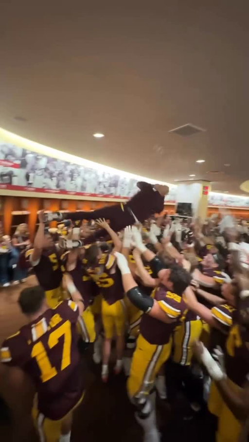 WE CELEBRATE WINS HERE AT MINNESOTA‼️〽️ #RTB #SkiUMah #Gophers