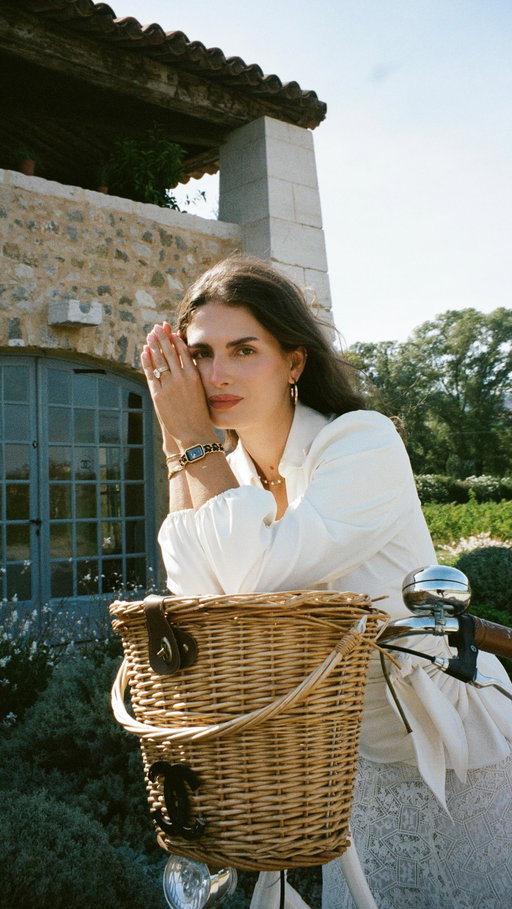 Bringing you along the Jasmin flower fields with @chanel.beauty to show you the intricate century old process of how the iconic Chanel N5 is created, as well as having a beautiful conversation with Olivier Polge, the in-house perfumer-creator of CHANEL. @welovecoco #chanelpartner #chanelfragrance 

Video by @quentin.jpeg