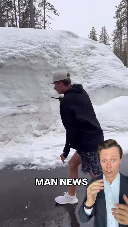 Snow bank frisbee discovery 🫢

via @gannon_buhr 

#oddlysatisfyingvideo #frisbee #disc #waitforit