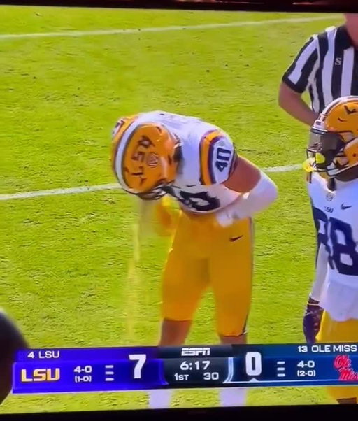 Whit Weeks probably saw Lane Kiffin giving him the death stare on the sideline

X: Nathan Keener