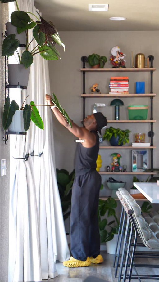I love staying at home fr. I got food and drinks at the house, a comfy couch, and my own peace. Honestly, there’s nothing better than staying in… who agrees?

#inside #homebody #fallmood